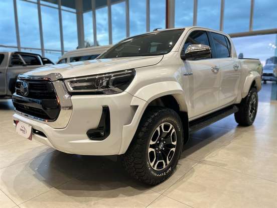 TOYOTA-HILUX-2.8 D-4D TURBO DIESEL CD SRX PLUS 4X4 AUTOMÁTICO TOYOTA-HILUX-2023
