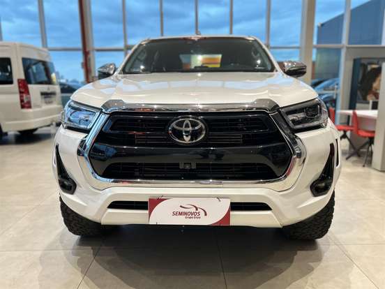 TOYOTA-HILUX-2.8 D-4D TURBO DIESEL CD SRX PLUS 4X4 AUTOMÁTICO TOYOTA-HILUX-2023