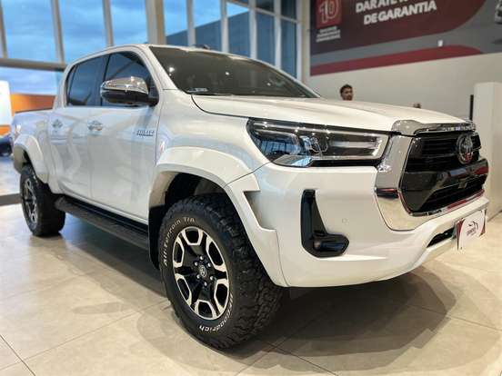 TOYOTA-HILUX-2.8 D-4D TURBO DIESEL CD SRX PLUS 4X4 AUTOMÁTICO TOYOTA-HILUX-2023