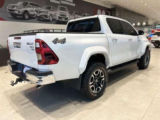 TOYOTA-HILUX-2.8 D-4D TURBO DIESEL CD SRX PLUS 4X4 AUTOMÁTICO TOYOTA-HILUX-2023
