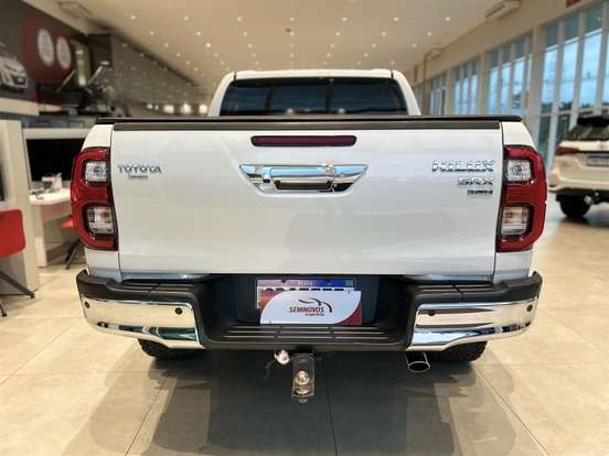 TOYOTA-HILUX-2023