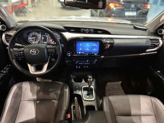 TOYOTA-HILUX-2.8 D-4D TURBO DIESEL CD SRX PLUS 4X4 AUTOMÁTICO TOYOTA-HILUX-2023