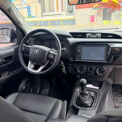 TOYOTA-HILUX-2021