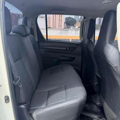 TOYOTA-HILUX-2021