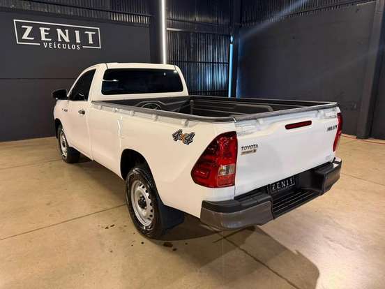TOYOTA-HILUX-2024