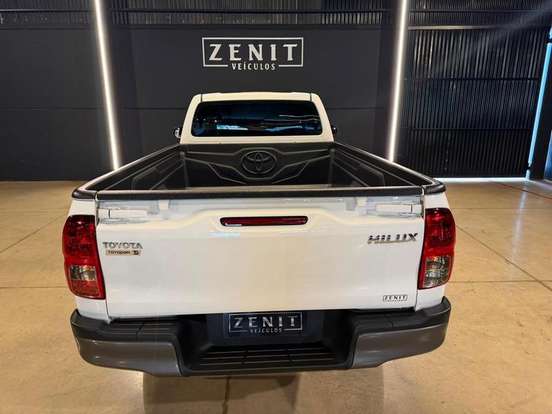 TOYOTA-HILUX-2024