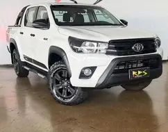 TOYOTA HILUX 2.8 SR 4X4 CD 16V DIESEL 4P AUTOMÁTICO TOYOTA HILUX 2.8 SR 4X4 CD 16V DIESEL 4P AUTOMÁTICO