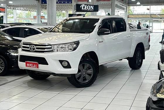 TOYOTA HILUX 2.8 SR 4X4 CD 16V DIESEL 4P AUTOMÁTICO