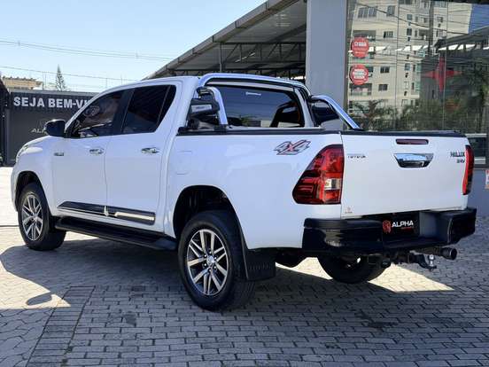 TOYOTA-HILUX-2019