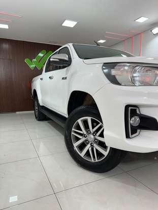TOYOTA-HILUX-2019
