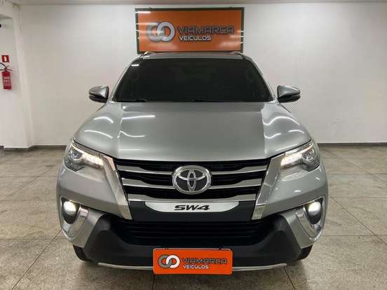 TOYOTA-HILUX-2018