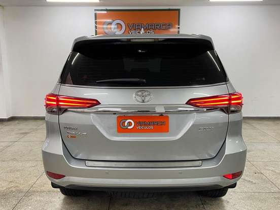 TOYOTA-HILUX-2018