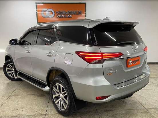 TOYOTA-HILUX-2018