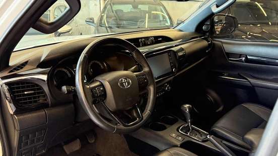 TOYOTA-HILUX-2019