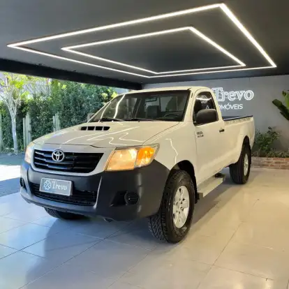 TOYOTA-HILUX-2014