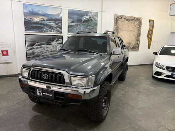 TOYOTA HILUX 3.0 SRV 4X4 CD 16V TURBO DIESEL 4P MANUAL