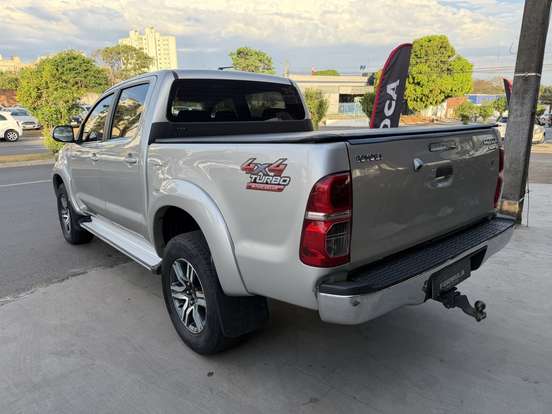 TOYOTA-HILUX-2012