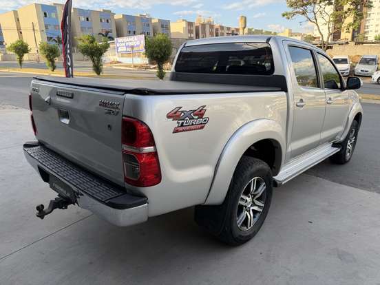 TOYOTA-HILUX-2012