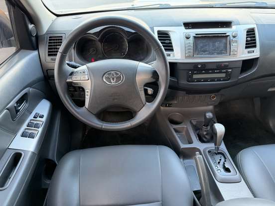 TOYOTA-HILUX-2012