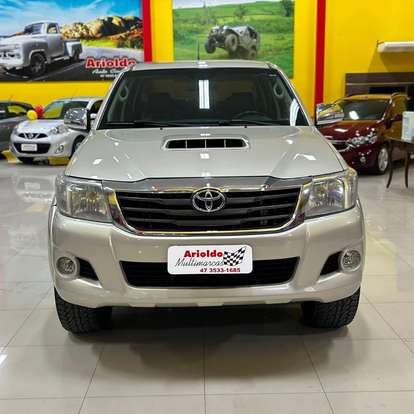 TOYOTA-HILUX-2011