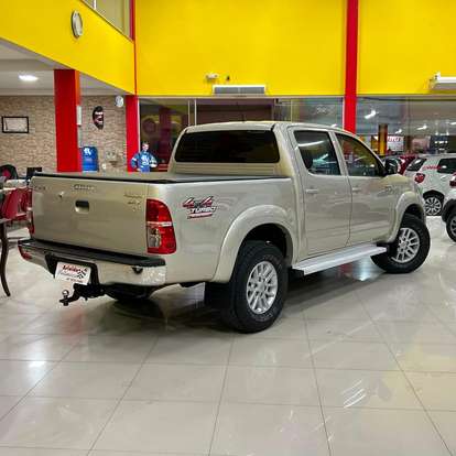 TOYOTA-HILUX-2011