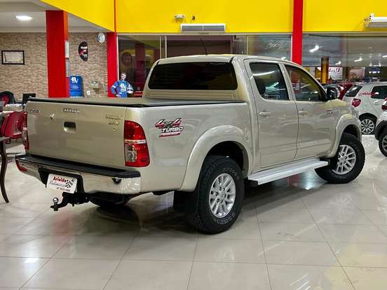 TOYOTA-HILUX-3.0 SRV 4X4 CD 16V TURBO INTERCOOLER DIESEL 4P AUTOMÁTICO TOYOTA-HILUX-2011
