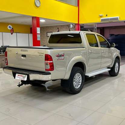 TOYOTA-HILUX-2011