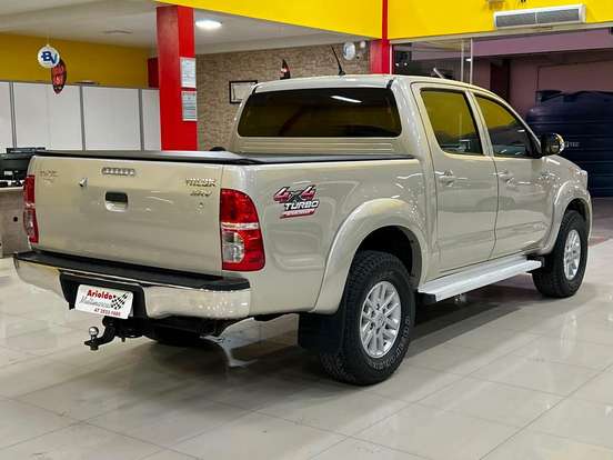 TOYOTA-HILUX-3.0 SRV 4X4 CD 16V TURBO INTERCOOLER DIESEL 4P AUTOMÁTICO TOYOTA-HILUX-2011