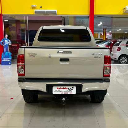 TOYOTA-HILUX-2011