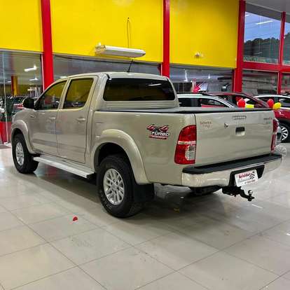 TOYOTA-HILUX-2011