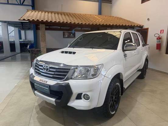 TOYOTA-HILUX-2015