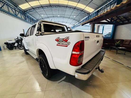 TOYOTA-HILUX-3.0 SRV 4X4 CD 16V TURBO INTERCOOLER DIESEL 4P AUTOMÁTICO TOYOTA-HILUX-2015