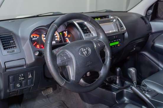 TOYOTA-HILUX-2015