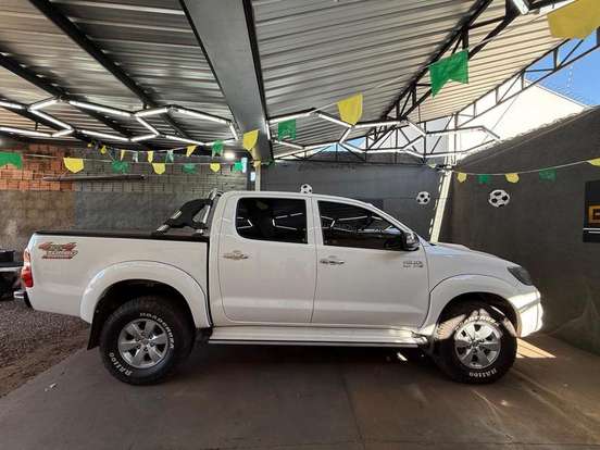 TOYOTA-HILUX-2011