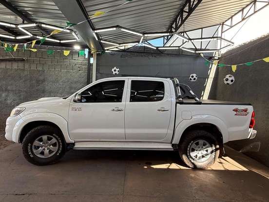 TOYOTA-HILUX-2011