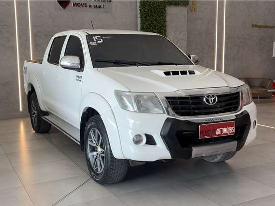 TOYOTA-HILUX-3.0 SRV 4X4 CD 16V TURBO INTERCOOLER DIESEL 4P AUTOMÁTICO TOYOTA-HILUX-2015