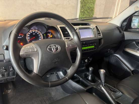 TOYOTA-HILUX-2015