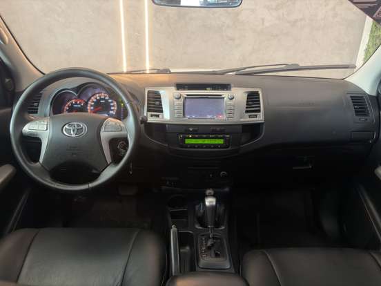 TOYOTA-HILUX-3.0 SRV 4X4 CD 16V TURBO INTERCOOLER DIESEL 4P AUTOMÁTICO TOYOTA-HILUX-2015