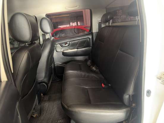 TOYOTA-HILUX-2015