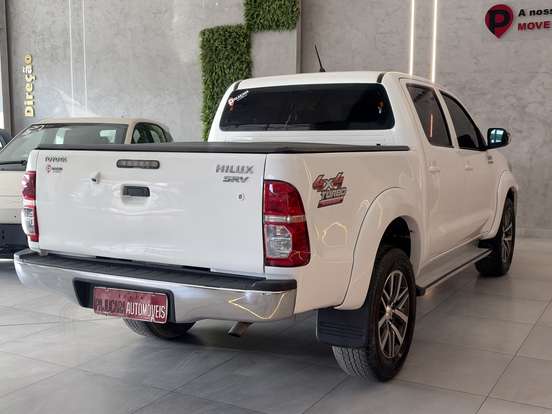 TOYOTA-HILUX-2015