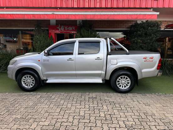 TOYOTA-HILUX-2012
