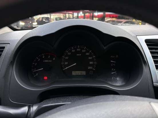 TOYOTA-HILUX-2012