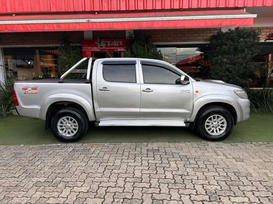 TOYOTA-HILUX-2012