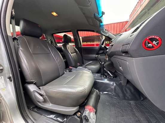 TOYOTA-HILUX-2012