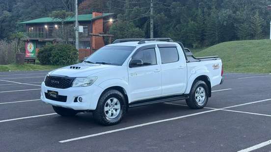 TOYOTA-HILUX-2014
