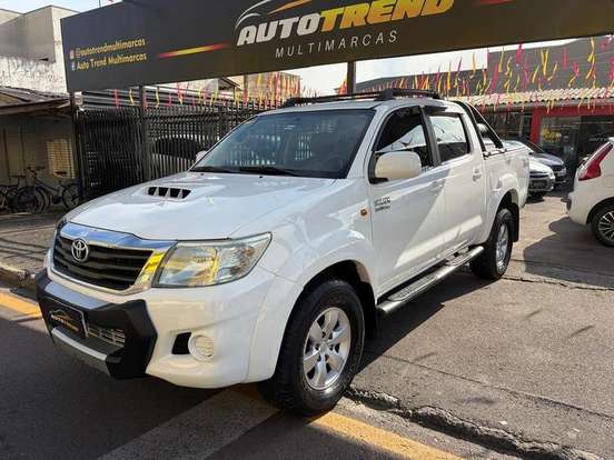 TOYOTA-HILUX-2014