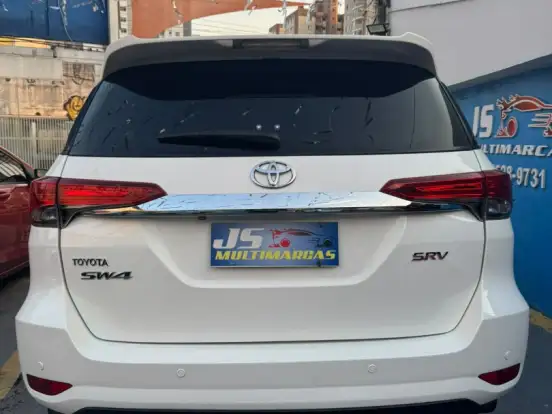 TOYOTA-HILUX SW4-2.7 SRV 7 LUGARES 4X2 16V FLEX 4P AUTOMÁTICO TOYOTA-HILUX SW4-2018