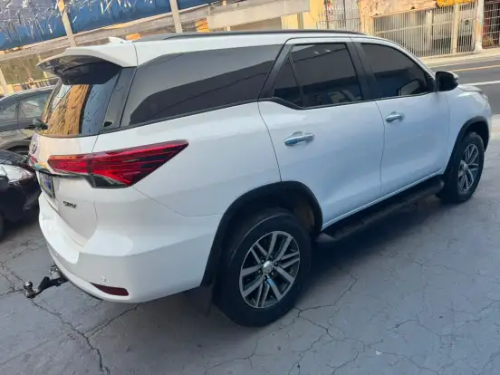 TOYOTA-HILUX SW4-2018