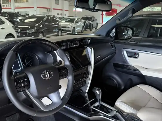 TOYOTA-HILUX SW4-2.8 D-4D TURBO DIESEL DIAMOND 7L 4X4 AUTOMÁTICO TOYOTA-HILUX SW4-2024
