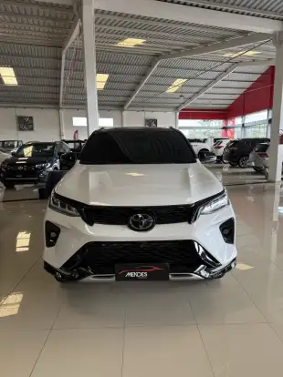 TOYOTA-HILUX SW4-2024